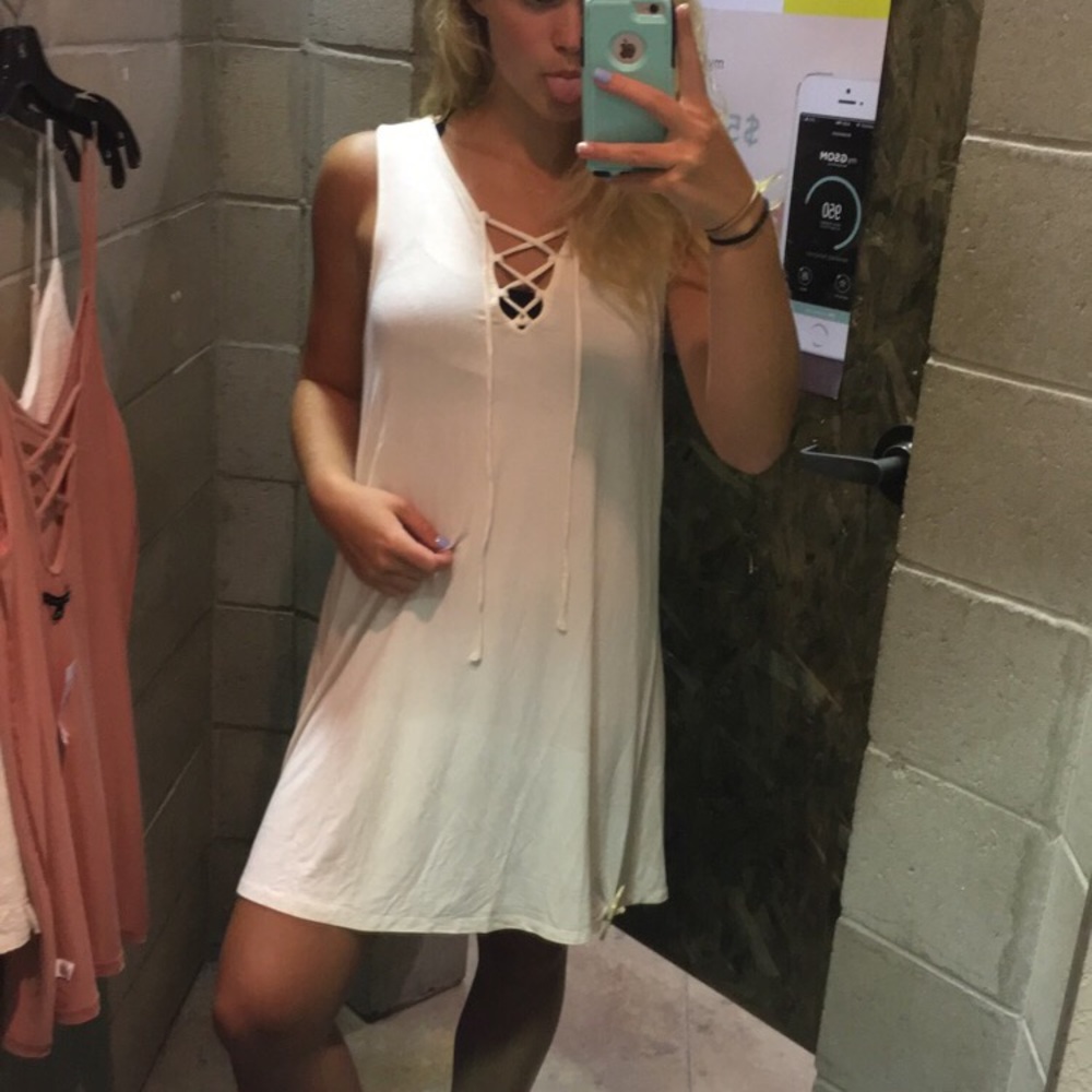 White dress (NEVER WORN)
